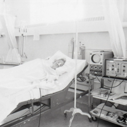 2016_107_001a The first intensive care unit on the E wing, 1960