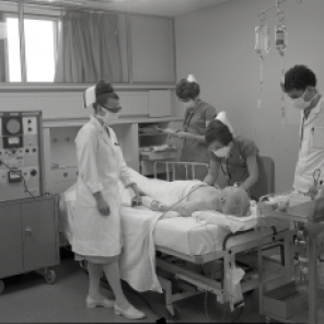 2016_107_007e Promotional photographs of the ICU in action for advertisements, 1966