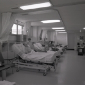 2016_107_035e Interior ICU, 1973